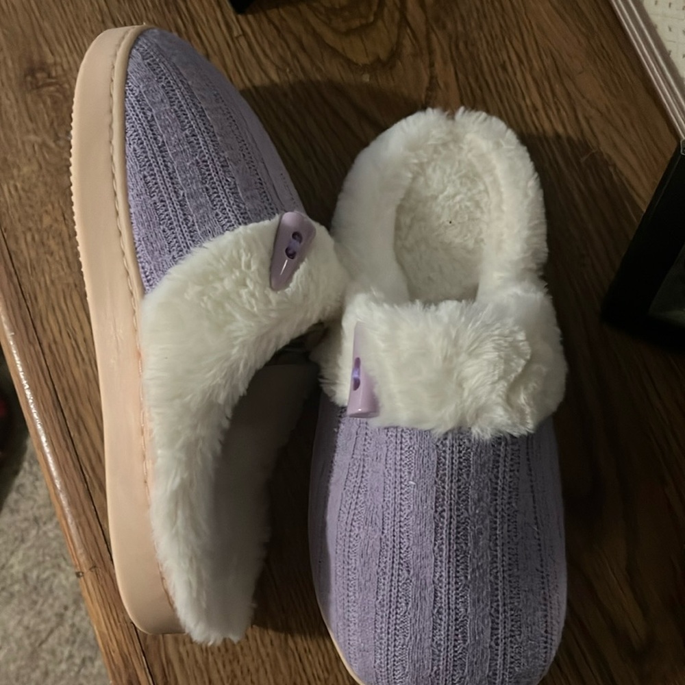 Nine CiFun Slippers size 7-8